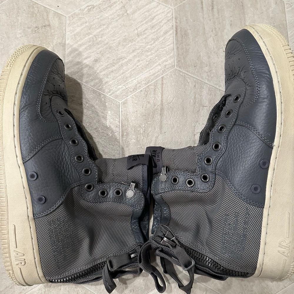 Men’s Nike SF Air Force 1 gray utility shoe 8.5 leather. No laces. Gently used.